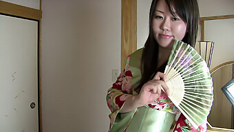 Hjemmelaget Fotjobb Og Blowjob I Japansk Massasjevideo