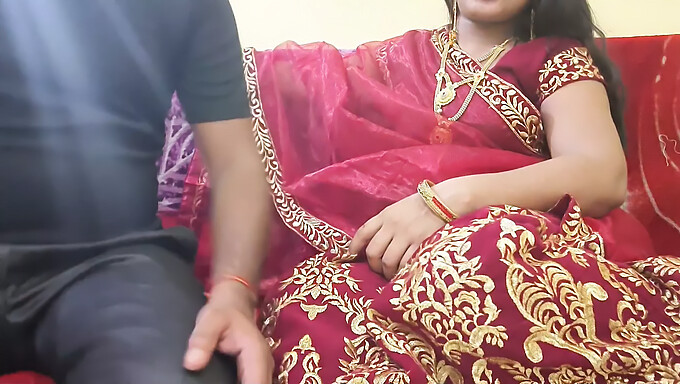 Garota indiana de 18 anos desfruta de nudez em público em Karwa Chauth