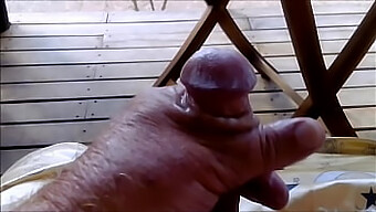 Cặp Đôi Châu Âu Trưởng Thành Thích Thú Với Việc Handjob Ngoài Trời Và Cảnh Xuất Tinh