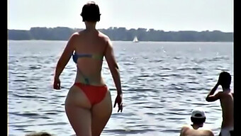 Un Voyeur Européen Filme Une Femme Voluptueuse Avec De Gros Seins Et Un Cul Ample En 60 Fps.