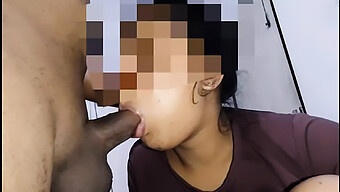 Sri Lankaanse Tienermeisje Geeft Een Blowjob En Slikt Zaad In Hd-Video