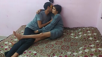 Video Buatan Sendiri Dari Seks Oral Dan Vaginal Yang Intens Antara Seorang Gadis Kuliah India.