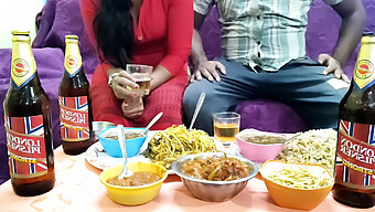 Tuan Puteri Menghidangkan Sahib Dengan Hidangan Istimewa Dan Memanjakan Diri Dalam Perbuatan Intim Semasa Makan - Gadis Kolej India Dengan Suara Yang Menggoda