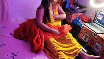 Sexy Indian Housewife Attempts To Perform On Camera And Reveals Her Nipples