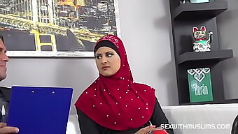 Lawyer Satisfies His Desires With A Muslim Woman'S Intimate Area