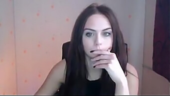 Neverjetne Dame Se Zabavajo Na Spletni Kameri Na Hot8cams.Com