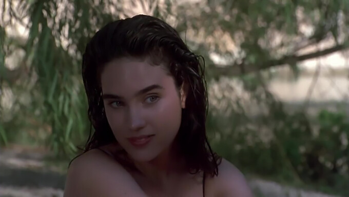 Jennifer Connelly bersinar di tempat terpanas tahun 1990