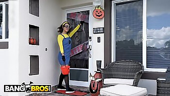 Evelin Stone Gives Bruno'S Penis A Blowjob Inside A Pumpkin In Funny Hardcore Video