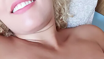 Pov D'Une Petite Amie Excitée Qui Baise Et Gémit