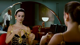 El Apasionado Beso Y Las Grandes Tetas Naturales De Penelope Cruz En 