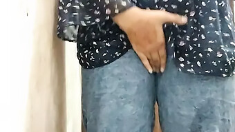 Gadis Kolej India Yang Menggoda Mandi Dan Merakam Dirinya Sendiri