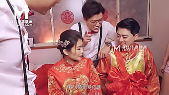 Cô Dâu Á Đông Liang Yun Fei Lấy Chồng Và Đụ Trong Một Video Khiêu Dâm Nóng Bỏng