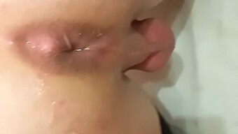 Mistress Dan Mainannya: Fisting Anal Dengan Strapon