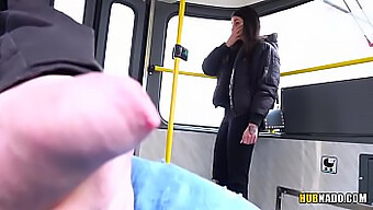 Piacere Voyeuristico: Stacy Sommers Mi Guarda Mentre Mi Masturbo Su Un Tram