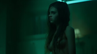 India Eisley'S Steamy College Dorm Encounter In Nao Olhe'S Film Part 2