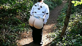 Voyeuristic Wife Rubs Her Big Booty In Public Park (Preview)